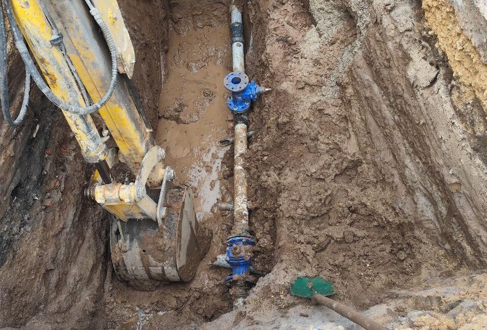 Vidanjör ekiplerince yürütülen temizlik çalışmalarının yanı sıra, kanal ekipleri tarafından