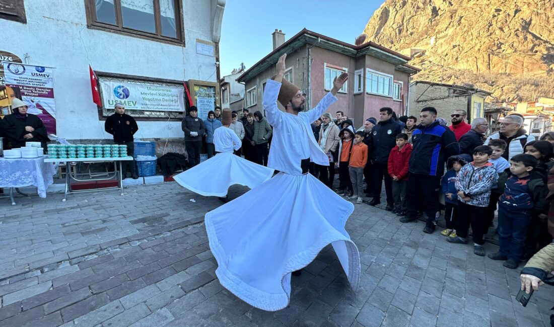 Programda, Mevlevî geleneğinin en önemli unsurlarından biri olan semazen gösterisi