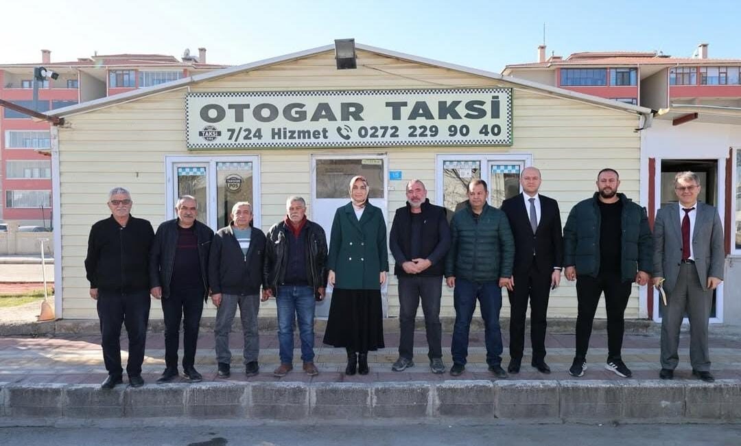 Otogar Taksi Durağı önünden geçerken yapılan davet üzerine taksici esnafını