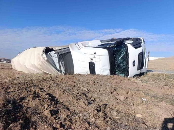 Edinilen bilgilere göre, kalorifer peteği yüklü tırın sürücüsü, henüz belirlenemeyen