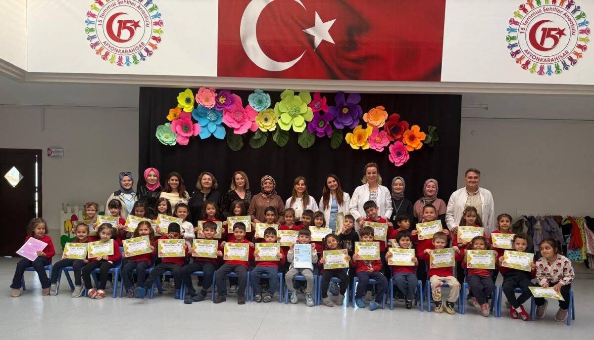 AFYONKARAHİSAR (AA) – Afyonkarahisar Sağlık Bilimleri Üniversitesi (AFSÜ) personeli, 15