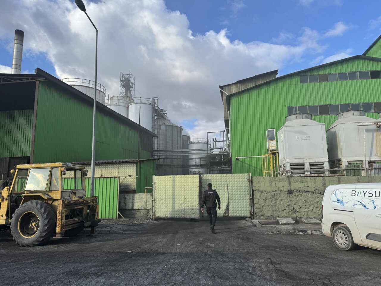 AFYONKARAHİSAR (AA) – Afyonkarahisar'da bir yağ fabrikasının silosunda çıkan yangına