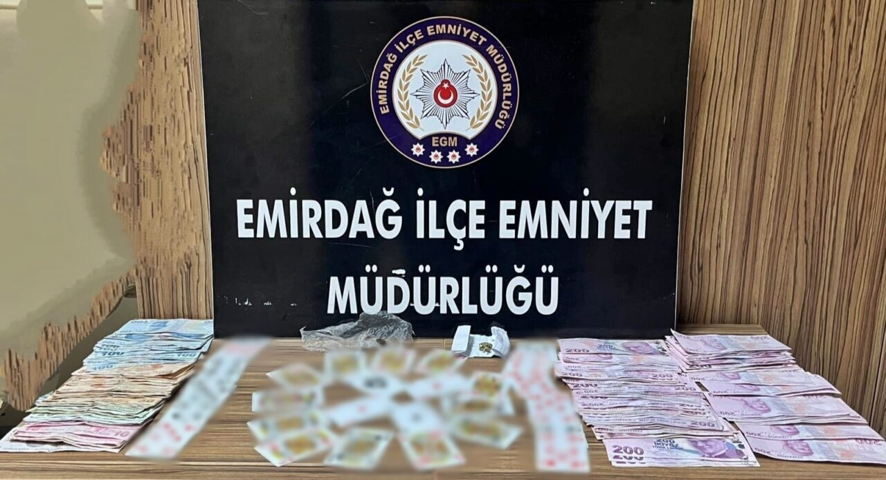 AFYONKARAHİSAR (AA) – Afyonkarahisar'ın Emirdağ ilçesinde kumar oynatıldığı tespit edilen