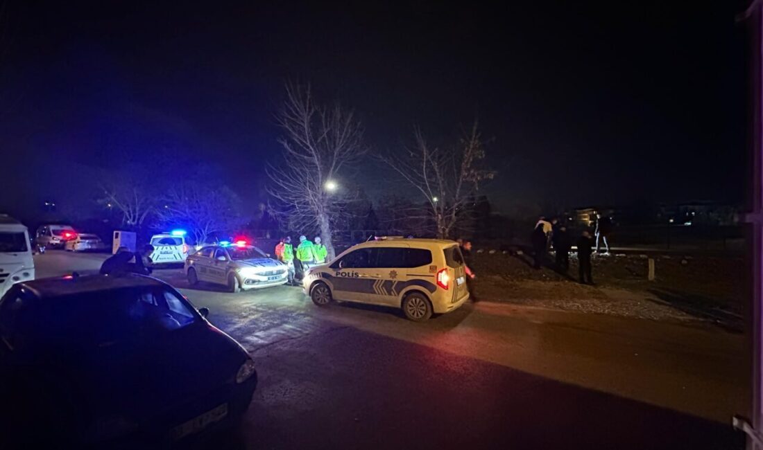 AFYONKARAHİSAR (AA) – Afyonkarahisar'da lokomotifin çarptığı 16 yaşındaki genç hayatını