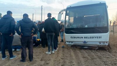 AFYONKARAHİSAR (AA) – Afyonkarahisar'ın Bolvadin ilçesinde öğrencileri taşıyan servis aracı