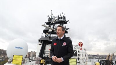 Bakan Bayraktar, İstanbul Sarayburnu Limanı’nda bulunan ve Sakarya Gaz Sahası