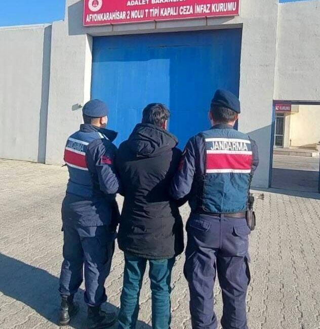 Jandarma ekiplerinin titiz çalışmaları sonucunda yakalanan şüphelilerin; dolandırıcılık, hırsızlık, cinsel