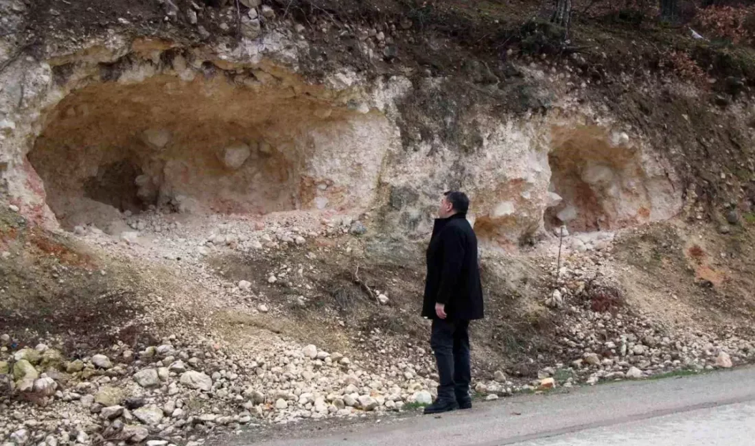 Yol kenarındaki kayalıkların adeta birer mağaraya dönüştüğünü gören vatandaşlar kısa
