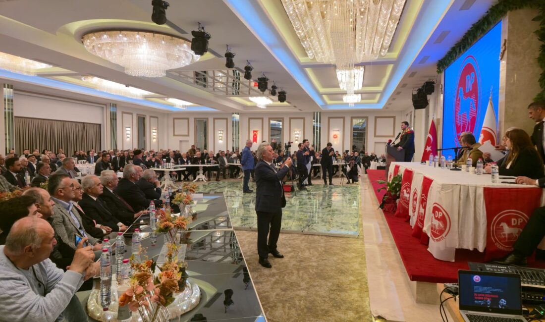 Gültekin Uysal Kongre’de yaptığı konuşmada, Türkiye’nin Birinci Dünya Savaşı’ndan sonra