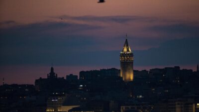 Güneş ışınlarının Oğlak Dönencesi’ne dik açıyla gelmesiyle gerçekleşen kış gündönümü,