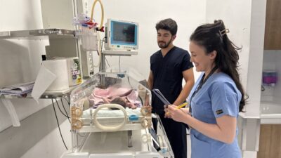 - Afyonkarahisar'da 29 haftalıkken 1 kilo 580 gram ağırlığında dünyaya