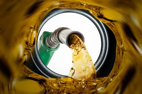 Bugün itibarıyla benzinin litre fiyatına 82 kuruşluk bir indirim daha