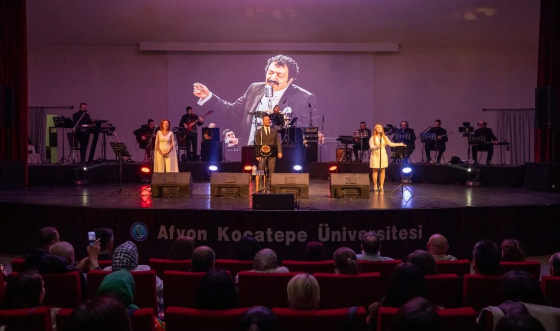 Kent Orkestrası’nın sahne aldığı gecede, Atatürk Kongre Merkezi adeta bir