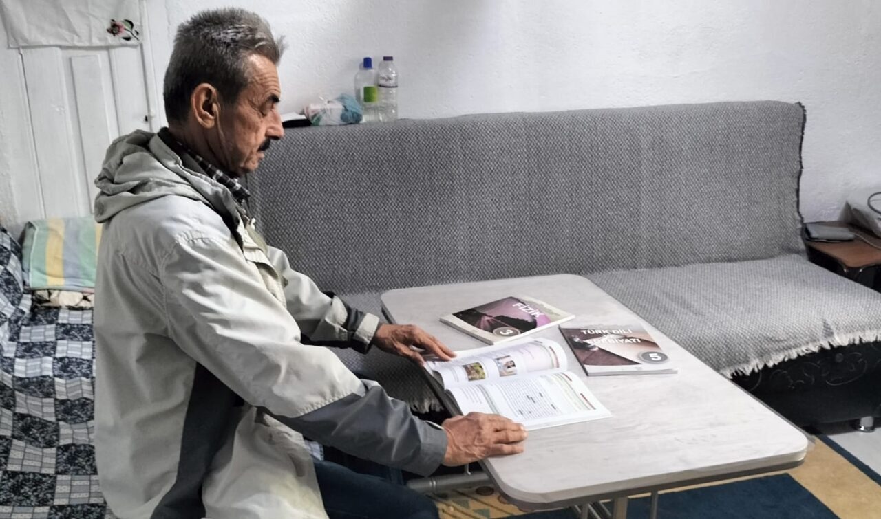 - Afyonkarahisar'da üç dil bilen ve kokartlı rehber olmak isteyen