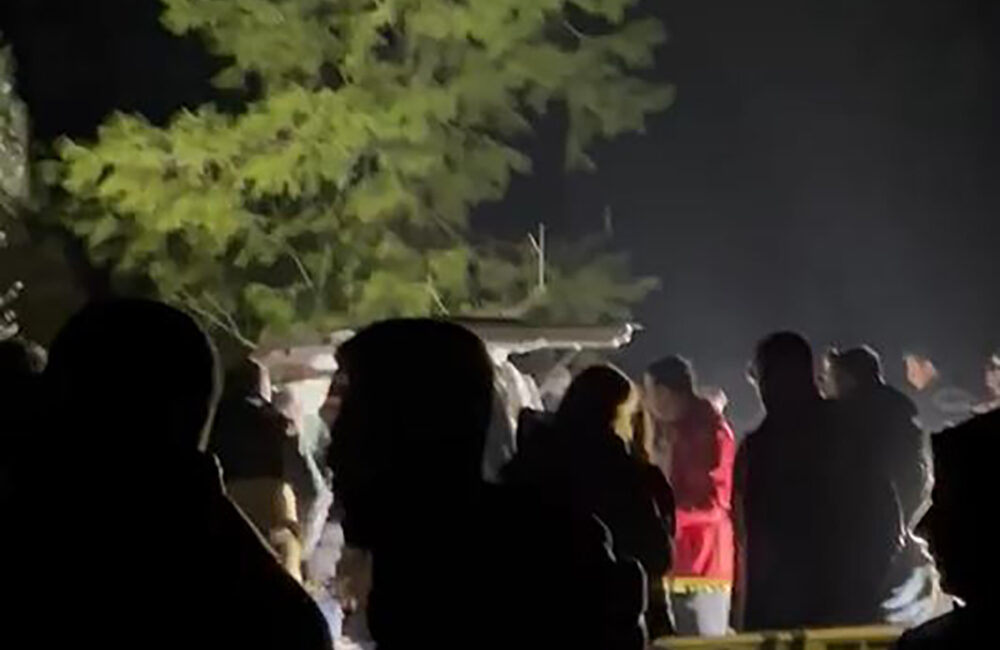 İki gencin vücutlarında kesici alet yaralanmalarına rastlanırken, olayın intihar mı