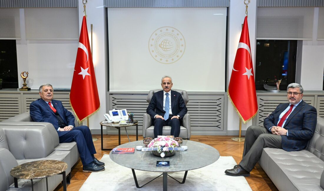 Afyonkarahisar’a Yüksek Hızlı Tren müjdesi veren Özkaya şunları yazdı: “Ulaştırma