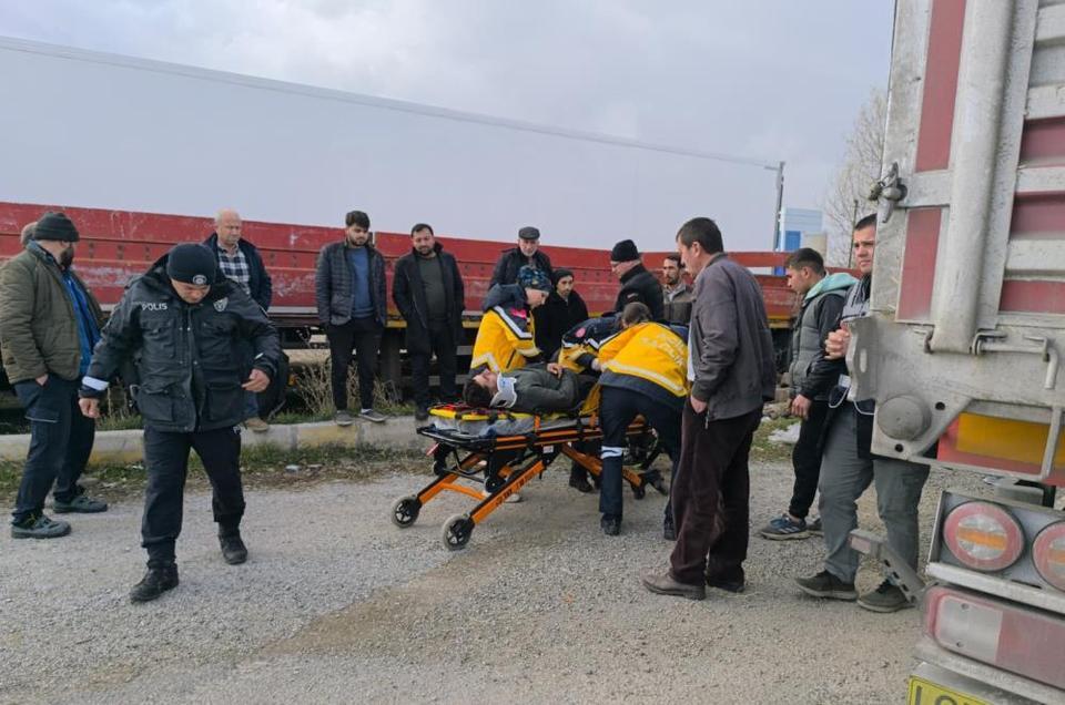 Afyonkarahisar’ın Şuhut ilçesi yakınlarında, yürekleri ağza getiren bir trafik kazası