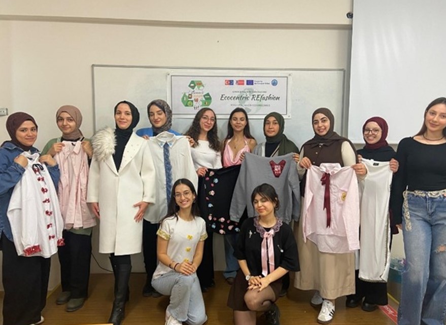 Prof. Dr. Gürbüz Ocak, proje kapsamında yapılan çalışmalarda, sürdürülebilir moda