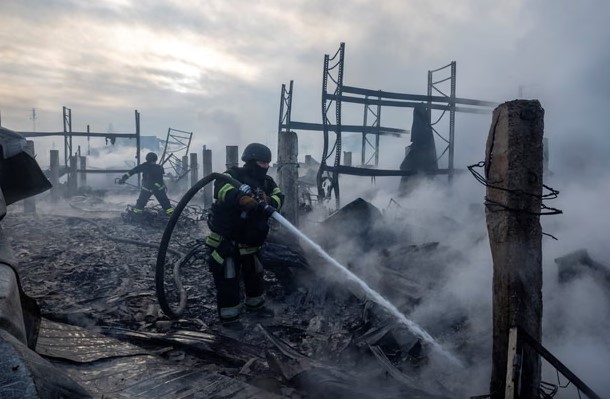 ABD ve Ukraynalı yetkililerin Miami’de devam eden görüşmeleri sırasında Rusya, cumartesi