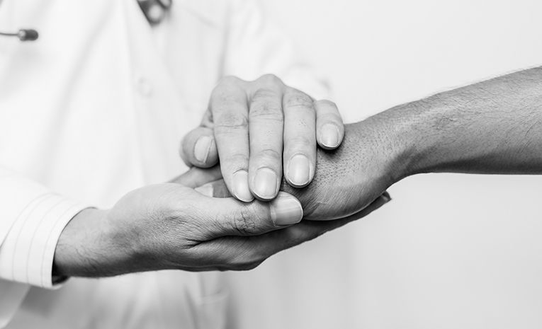 Kurs kapsamında katılımcılara; hasta ve yaşlı bireylerin günlük yaşamlarını kolaylaştırmaya