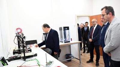 İlk olarak gerçekleştirilen İİBF BİSTLAB açılış törenine; AKÜ Rektörü Prof.