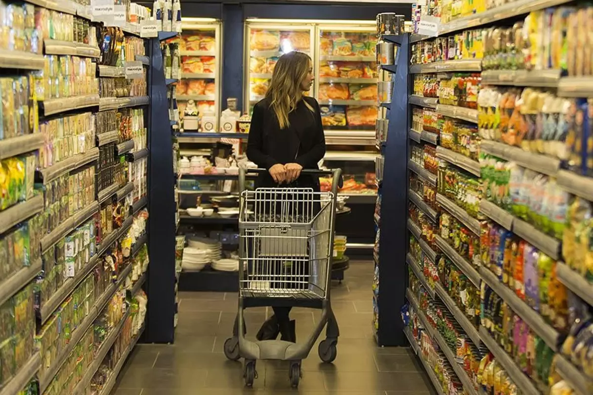 İzmir’de faaliyet gösteren 11 yerel zincir market, yüksek gıda fiyatlarına