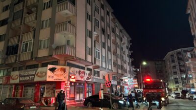 Afyonkarahisar’ın Ambaryolu üzerinde bulunan bir apartmanın 5’inci katında çıkan yangın