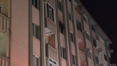 İtfaiye ekiplerinin hızlı müdahalesiyle yangın kısa sürede kontrol altına alınarak