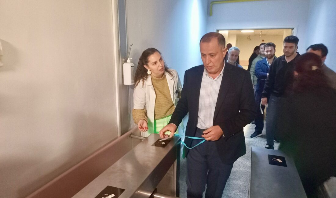 Yeni sistemle birlikte personelin giriş-çıkış takibi dijital ortamda yapılmaya başlanırken,