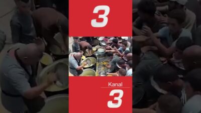 Açlıkla savaşan onlarca çocuk bir kap yemek için beklerken kazanında
