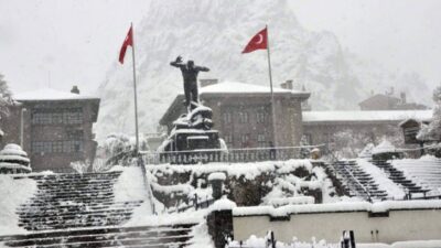 Afyon Kocatepe Üniversitesi Öğretim Üyesi İklim Bilimci Okan Bozyurt, meteorolojik