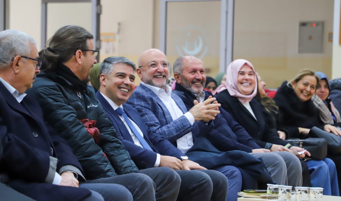 Kadınanalar Kültür Derneği’nin ev sahipliğinde gerçekleştirilen konferans öncesinde Prof. Dr.