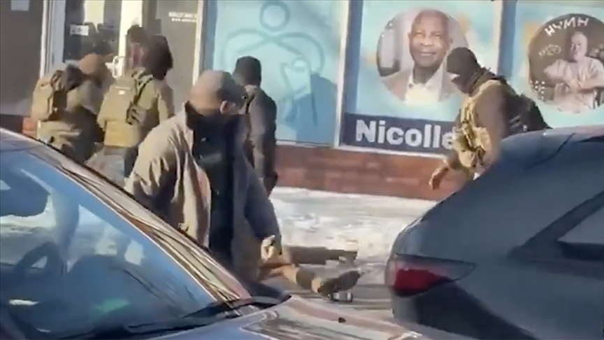 ABD'nin Minnesota eyaletinde yer alan Minneapolis kentindeki protestolar sırasında bir