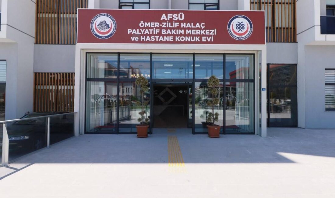 Afyonkarahisar Sağlık Bilimleri Üniversitesi (AFSÜ) Hastanesinde yakını tedavi gören vatandaşlara