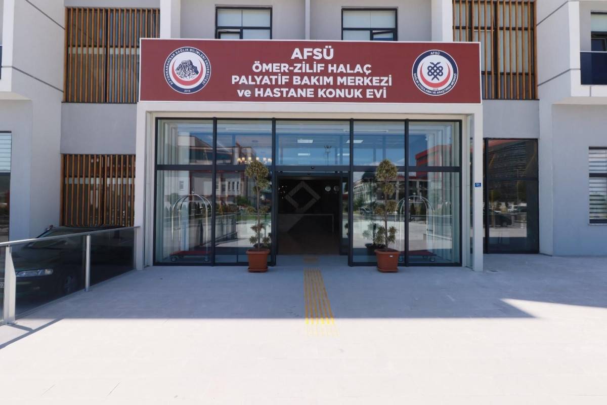 Afyonkarahisar Sağlık Bilimleri Üniversitesi (AFSÜ) Hastanesinde yakını tedavi gören vatandaşlara