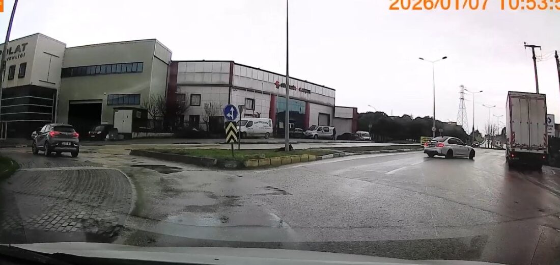 Bursa’nın Nilüfer ilçesinde lüks aracıyla drift yaparak trafiği tehlikeye atan
