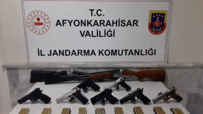 Afyonkarahisar İl Jandarma Komutanlığı, yasa dışı silahlanmaya yönelik yürüttüğü titiz