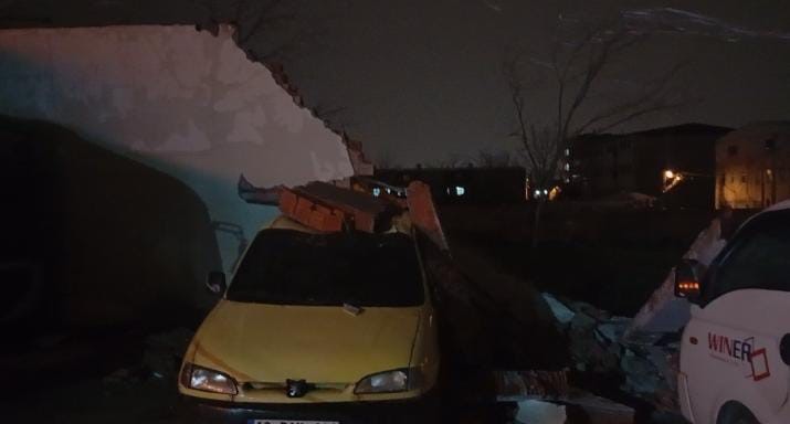 Muharrem Akaya, “Evden çıktığımda kapıyı kapatmamla duvarın çökmesi bir oldu.