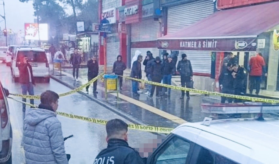 Bıçak darbeleriyle ağır yaralanan 17 yaşındaki M.D. ve yine aynı