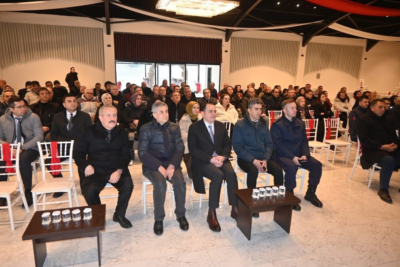 Afyonkarahisar Aile ve Sosyal Hizmetler İl Müdürlüğü koordinasyonunda gerçekleşen seminere;