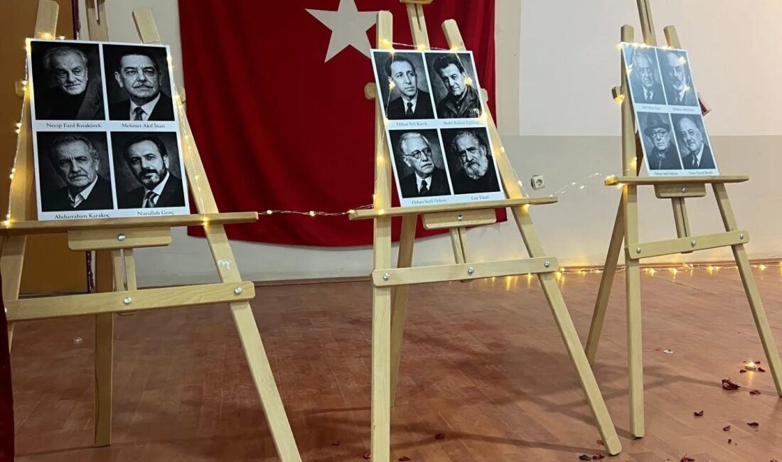 Hocalar Halk Eğitim Merkezinde gerçekleştirilen programa protokol üyeleri, öğrenci velileri