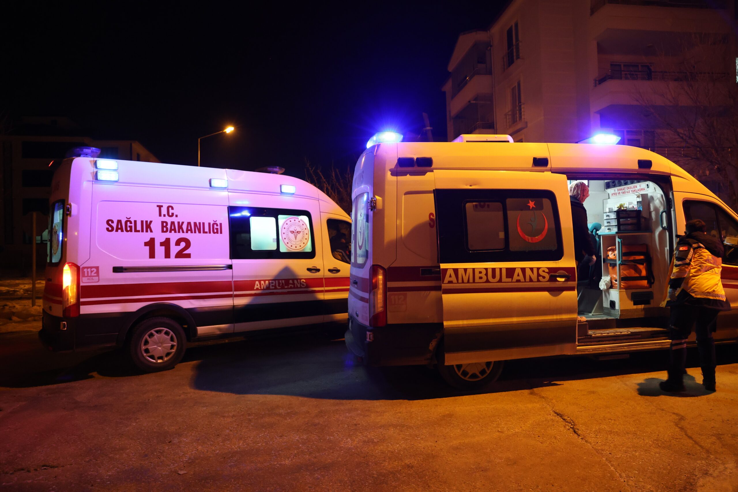 Elazığ'da bir evde kombi bacasının yerinden çıkması sonucu içeri dolan