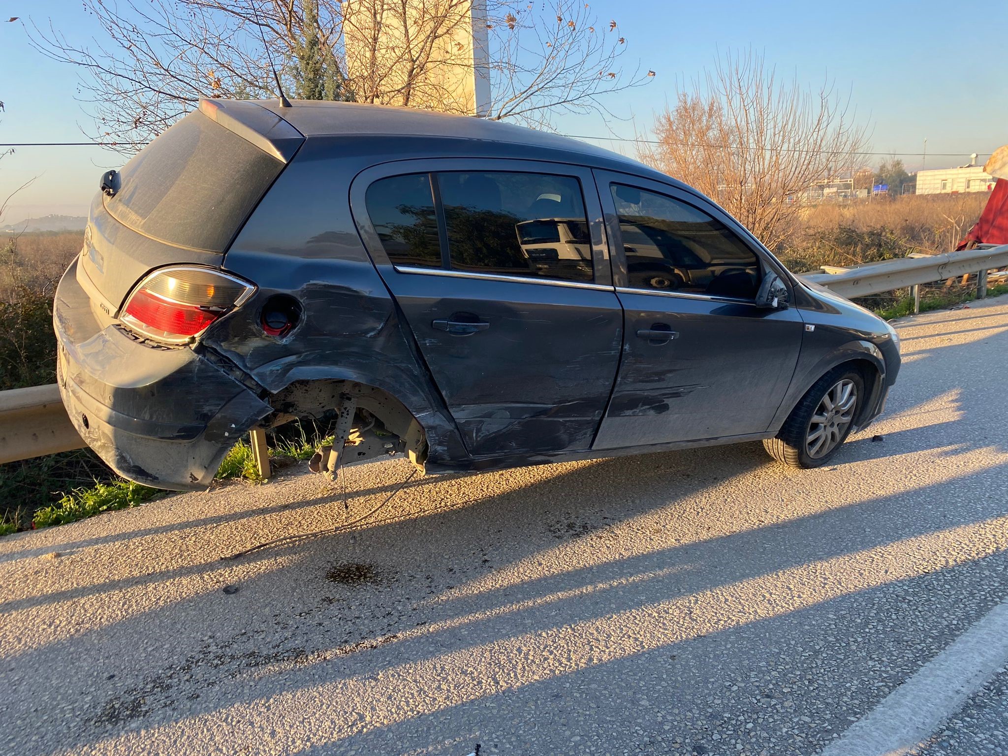 Antalya’nın Serik ilçesinde iki otomobilin çarpışması sonucu meydana gelen kazada,