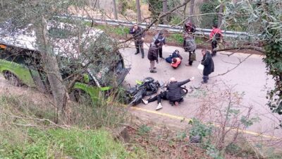 Kocaeli’nin Karamürsel ilçesinde minibüs ile motosikletin çarpışması sonucu meydana gelen