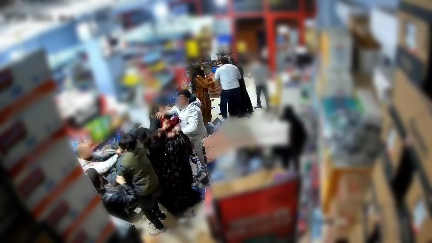 Olay, merkez Yüreğir ilçesine bağlı 19 Mayıs Mahallesi’ndeki bir markette