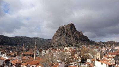 Afyonkarahisar’da 24 Ocak Cumartesi günü sabah saatlerinde çok bulutlu bir