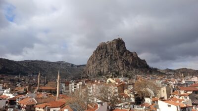 Afyonkarahisar’da yeni haftanın ilk günlerinde parçalı bulutlu bir gökyüzü hakim