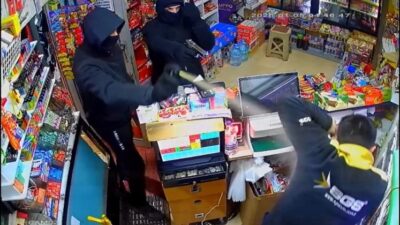 Afyonkarahisar kent merkezinde bir markete girerek iş yeri sahibini biber