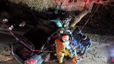 Bursa'nın İnegöl ilçesinde gece saatlerinde meydana gelen trafik kazasında, kontrolden