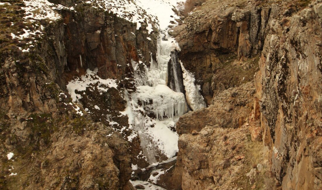 Afyonkarahisar genelinde etkili olan olumsuz hava şartları ve sıfırın altına